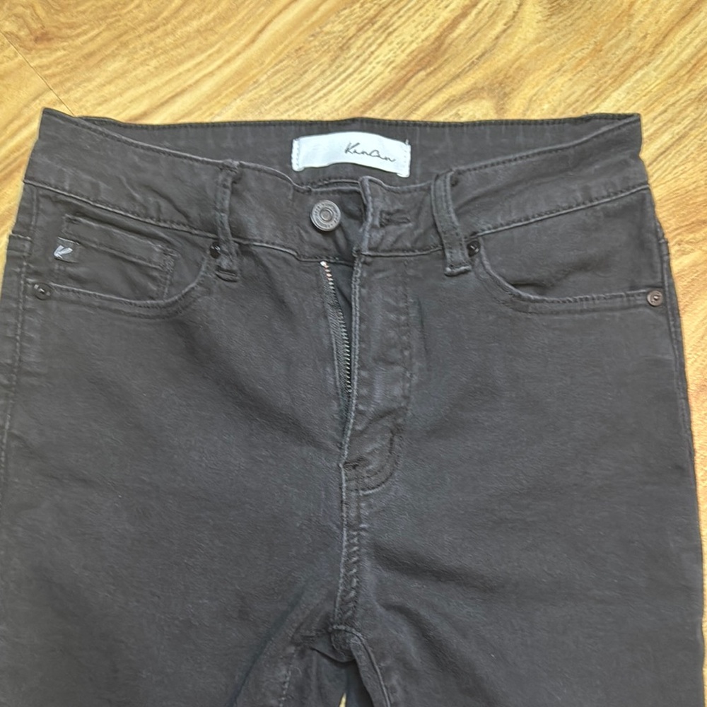 KanCan Black Skinny Jeans with Streamlined Fit